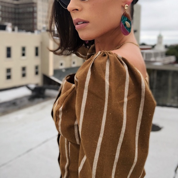 Last 1✨Cassandra Mustard Button Puff Sleeve Top - Picture 4 of 8